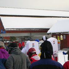 NASA tr&auml;nar sina elit astronauter i de svenska fj. Foto: Robin Berntsson. &Aring;kare: Christer Fugelsang med kollega.