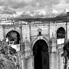 En bro som symboliserar bergstaden Ronda i Spanien. Foto: Samuel (MySelf).