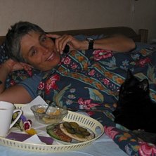 Mamma fyller &aring;r och Shadrack uppvaktar med ficka . Foto: Mattias Herngren. &Aring;kare: Inger Herngren.