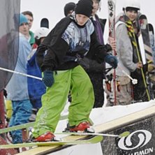 Jag p&aring; trick or treat  rail jam. . Foto: L&auml;nna Sport . &Aring;kare: Rasmus Hammarstr&ouml;m.