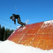 180 upp 180 av med fladder p&aring; jackan.. Foto: Petter Hedstr&ouml;m. &Aring;kare: Joar Lundberg.