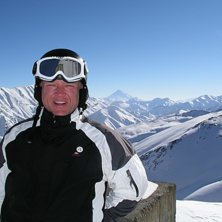 Pierre Andihn med Damavand i bakgrunden.. Foto: Peter Siegenthaler. &Aring;kare: Pierre Andihn.