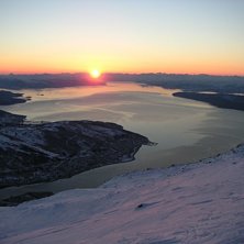 Solnerg&aring;ng i narvik fr&aring;n kamen som g&aring;r ner i m�. Foto: Henning Holmberg.