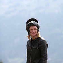 Mitt under j&auml;ktandet p&aring; VM i downhillskateboard . Foto: Nino Zeke / Brizzmobile. &Aring;kare: Jesper Edvinsson.