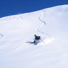 Efter ett fint sn&ouml;fall, var det bara att &aring;ka. H�. Foto: Chris Balmer. &Aring;kare: Jonas Lindkvist.