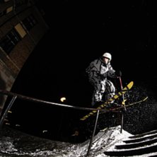 Jag R&auml;jlar p&aring; ett r&auml;cke i hamnen.. Foto: Henke Johansson. &Aring;kare: Karl Martin Ring.