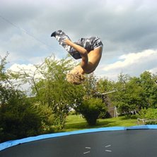 backflip. Foto: joel elofsson. &Aring;kare: emilhammarstr&ouml;m.