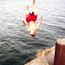 En sk&ouml;n front-flip!. Foto: Micke B&aring;th-Hall&eacute;n. &Aring;kare: Jakob Bj&ouml;rkman.