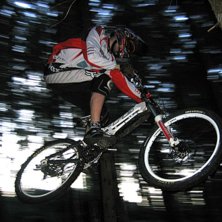 Jon luftar racebiken p&aring; sk&ouml;na dubblar i norsesun. Foto: Eric Westling. &Aring;kare: Jon Lindgren.