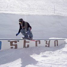 tail slide, sk&ouml;n;P. Foto: Rickard Karlsson. &Aring;kare: Daniel Waldmann.