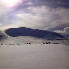 H&auml;r &auml;r sluttningen och all yta mellan de r&ouml;da l. Foto: Mattias Skantz.