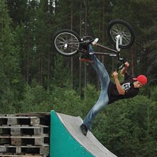 Downside Footplant ;P. Foto: Robin Pikkarainen. &Aring;kare: Joakim Nilsson (jag).