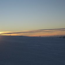 Kortet taget uppe p&aring; H&ouml;gfj&auml;llets topp en kort d. Foto: Anton. &Aring;kare: ett par tr&auml;d.