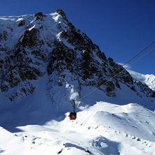 Kabinen p&aring; v&auml;g upp mot Aiguille du Midi.. Foto: Mattias Johansson.