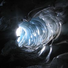 Fint ljus i glaci&auml;rmynningen nere p&aring; Mor&auml;nen.. Foto: Martin Bengtsson.