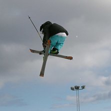 Eric, en av v&aring;ra tv&aring; shapers p&aring; plats, laddar i. Foto: Daniel Roos. &Aring;kare: Eric Ljusner.