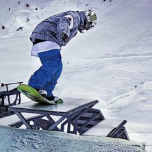 Rasmus nosepressar flat-down borden. Foto: Johan Persson. &Aring;kare: Rasmus Sunesson.