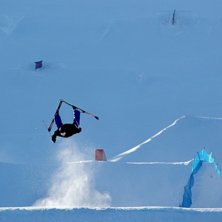 Ensam i parken ! Dags att &ouml;sa !. Foto: Jenisis. &Aring;kare: Tnb.