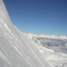 P&aring; en bergsv&auml;gg i offpisten mellan Alpincenter o. Foto: Johan Frick.