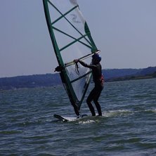 Jag seglar lite l&auml;ttvinds freestyle i Getsk&auml;r.
. Foto: Lars Larsson. &Aring;kare: Eric Larsson.