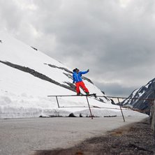 Klassiskt roadgap blev ist&auml;llet ett railgap. Foto: Adam Klingeteg. &Aring;kare: Berra Berggren.