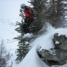 drop ner i 50 cm nysn&ouml;. Foto: Olle Berg. &Aring;kare: Josh Darling.