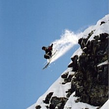 Ett 14-meters-drop med brant puderlandning. Mycket. Foto: Daniel Eriksson. &Aring;kare: Martin Bengtsson.