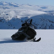 Skr&aring;ar lite och tittar ut &ouml;ver Norrland. Fina vy. Foto: Jonas Wernerson. &Aring;kare: Petter Lindmark.