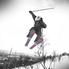 180 i puderhopp. Foto: andre from. &Aring;kare: Emil Lidberg.