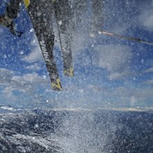Oskar k&ouml;r &ouml;ver mig och skv&auml;tter ner hela mig me. Foto: Erik Brinkman. &Aring;kare: Oskar V R&oslash;berg.