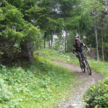 ...et sted m&aring; en begynne...
P&aring; MTB i &Aring;re for f. Foto: Danne. &Aring;kare: Angelika.