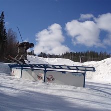 &Aring;kare: Oscar Owetz.