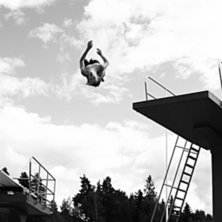 Jonas hoppar.. Foto: Tomas Lundin. &Aring;kare: Jonas.