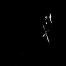 Martin flyger iv&auml;g. Foto: Johan Vall. &Aring;kare: Martin Olsson.