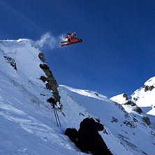 Foto: Ola Melin. &Aring;kare: Jons &aring;kkompanjon Sebastian Garhammer tar en lite flygtur som Mattias Fredriksson f&ouml;revigar. Till familjealbumet m&aring;ntro?.