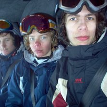 sitter och myser i helikoptern upp till borkafj&auml;l. Foto: farsan. &Aring;kare: jag, Johan Bergstr&ouml;m och brorsan.