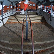 K&ouml;r 4 kinken p&aring; Bergviken, inte en s&aring; lyckad da. Foto: Mats Kahlstr&ouml;m. &Aring;kare: Elias.