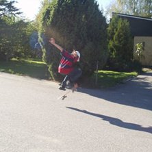 n&auml;r jag g&ouml;r en ollie, kanske inte s&aring; snyggt men. Foto: Kommer Ej ih&aring;g. &Aring;kare: Jag.