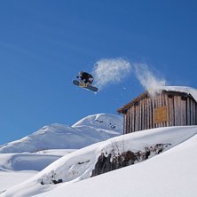Ett perfekt tak vi hittade l&auml;ngs v&auml;gen innan z&uuml;. Foto: Jonas H&auml;gg. &Aring;kare: Alexander Rydfjord.