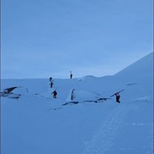 P&Aring; v&auml;g upp till topp f&ouml;r en dags underbar &aring;kni. Foto: Challe.