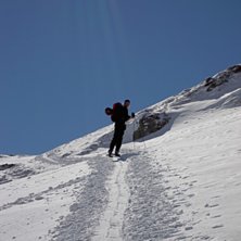 P&aring; v&auml;g upp p&aring; Rothorn fr&aring;n Oberalppass. Foto: Marie Lindstr&ouml;m. &Aring;kare: Joakim Danielsson.
