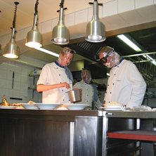 Vad g&ouml;r man inte n&auml;r fl&auml;ktarna har g&aring;tt s&ouml;nde. Foto: Aussi Matt. &Aring;kare: Anders, Magnus, Victor.