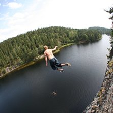 klipphopp 22 meter. de &auml; bara o hoppa f&ouml;r ner ko. Foto: gonzo. &Aring;kare: lars-&aring;ke kranyz.