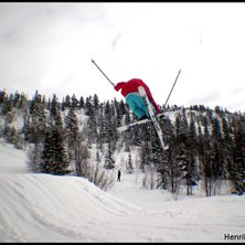 Henki drar en fet mute. Foto: Tobias Einebrant. &Aring;kare: Henrik R&aring;ghall.