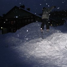 Joel shreddar f&ouml;rsta hoppet p&aring; hoppet vi byggde. Foto: Jag. &Aring;kare: Joel.