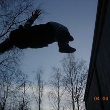ja jag gjorde litte backflips fr&aring;n tak o vile pro. Foto: eric whalstromm. &Aring;kare: jaag.