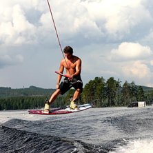 ganska trist men gillar hur danne k&auml;nns n&auml;stan l. Foto: Linnea Nyblom. &Aring;kare: Dan Andersson.
