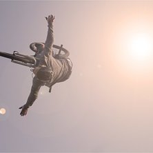 Tuck no hander backflip &ouml;ver 15 meter gap p&aring; Mar.