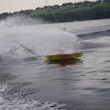 Therese k&ouml;r Wakeboard . Foto: Matthias Bergsmo. &Aring;kare: Therese Bergsmo.