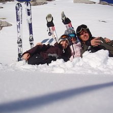 Vila med lite kall &ouml;l och sm&ouml;rg&aring;s &auml;r aldrig fe. &Aring;kare: Anna Kajander,Sophie Gr&ouml;nlund och David Hammarberg.